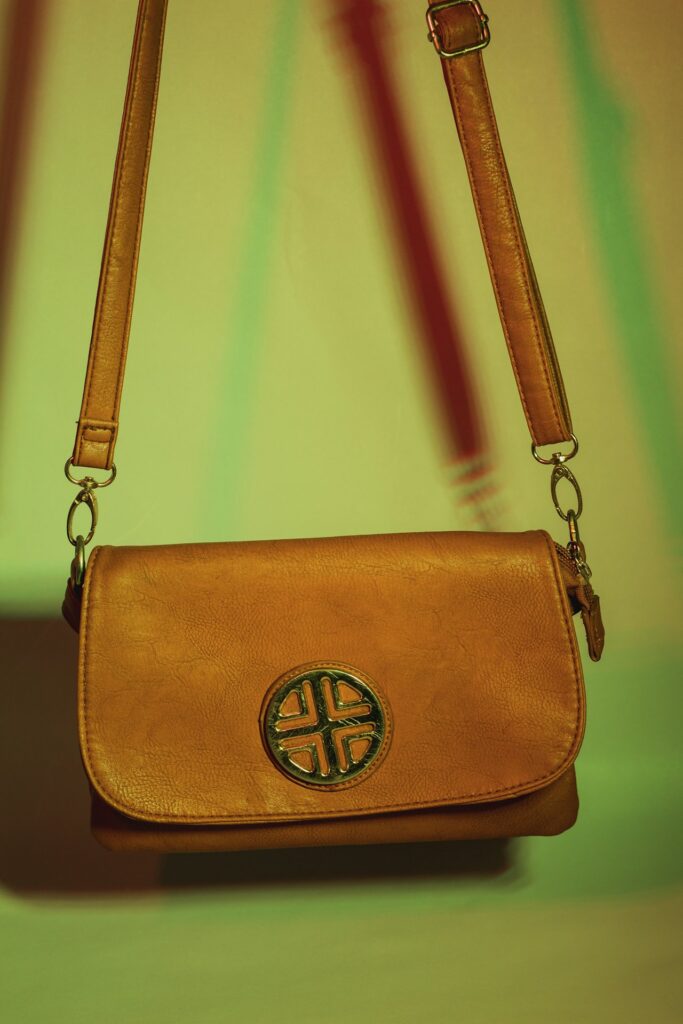 Classic Saddle Crossbody Bag